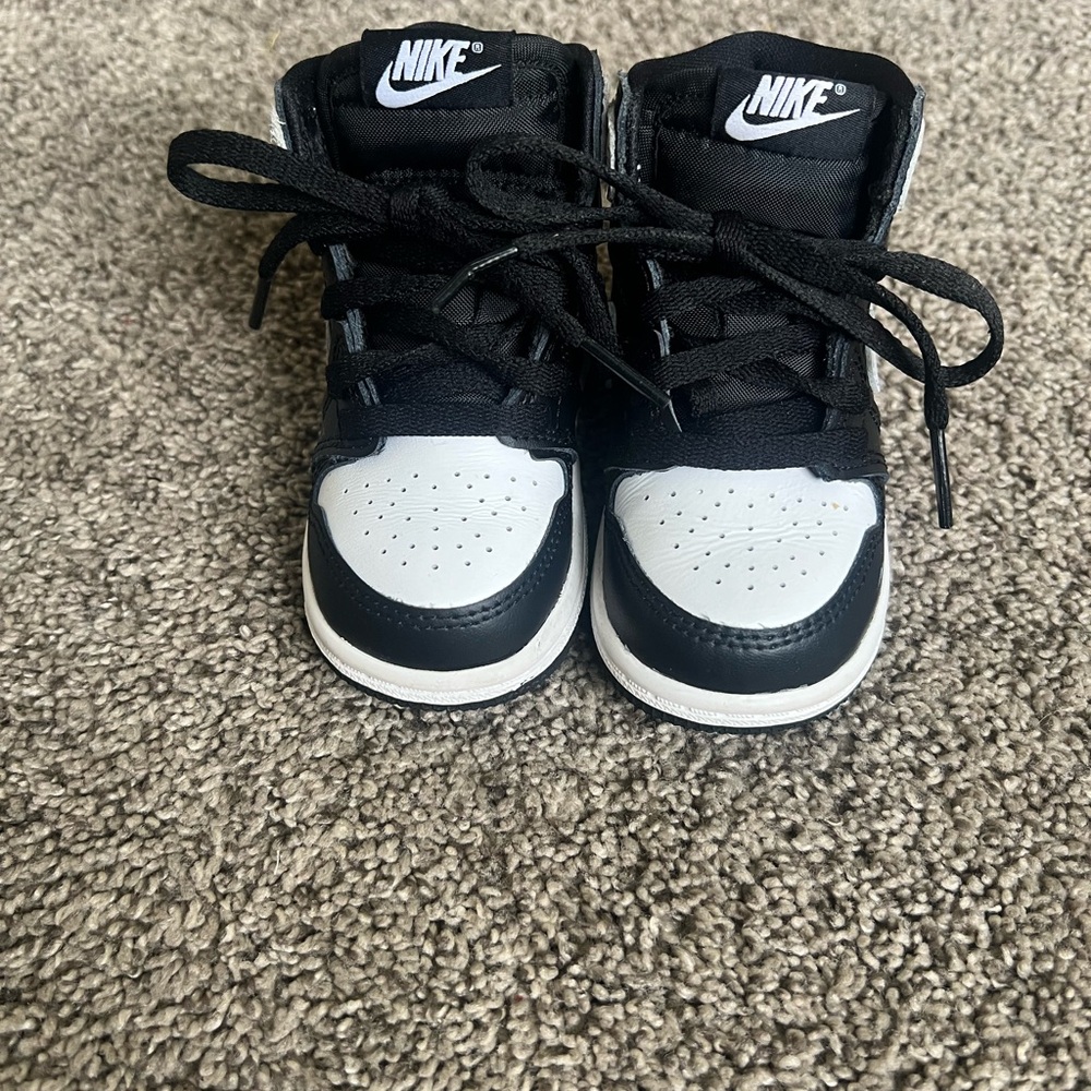 Retro Jordan 1 toddler sz5